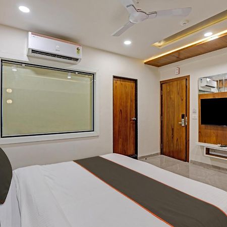Collection O Alpha One Hotel Ahmedabad Exterior photo