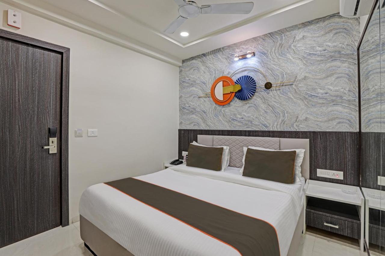 Collection O Alpha One Hotel Ahmedabad Exterior photo