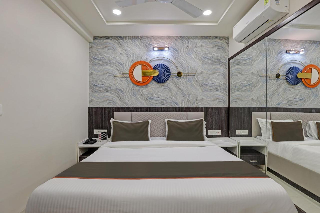 Collection O Alpha One Hotel Ahmedabad Exterior photo