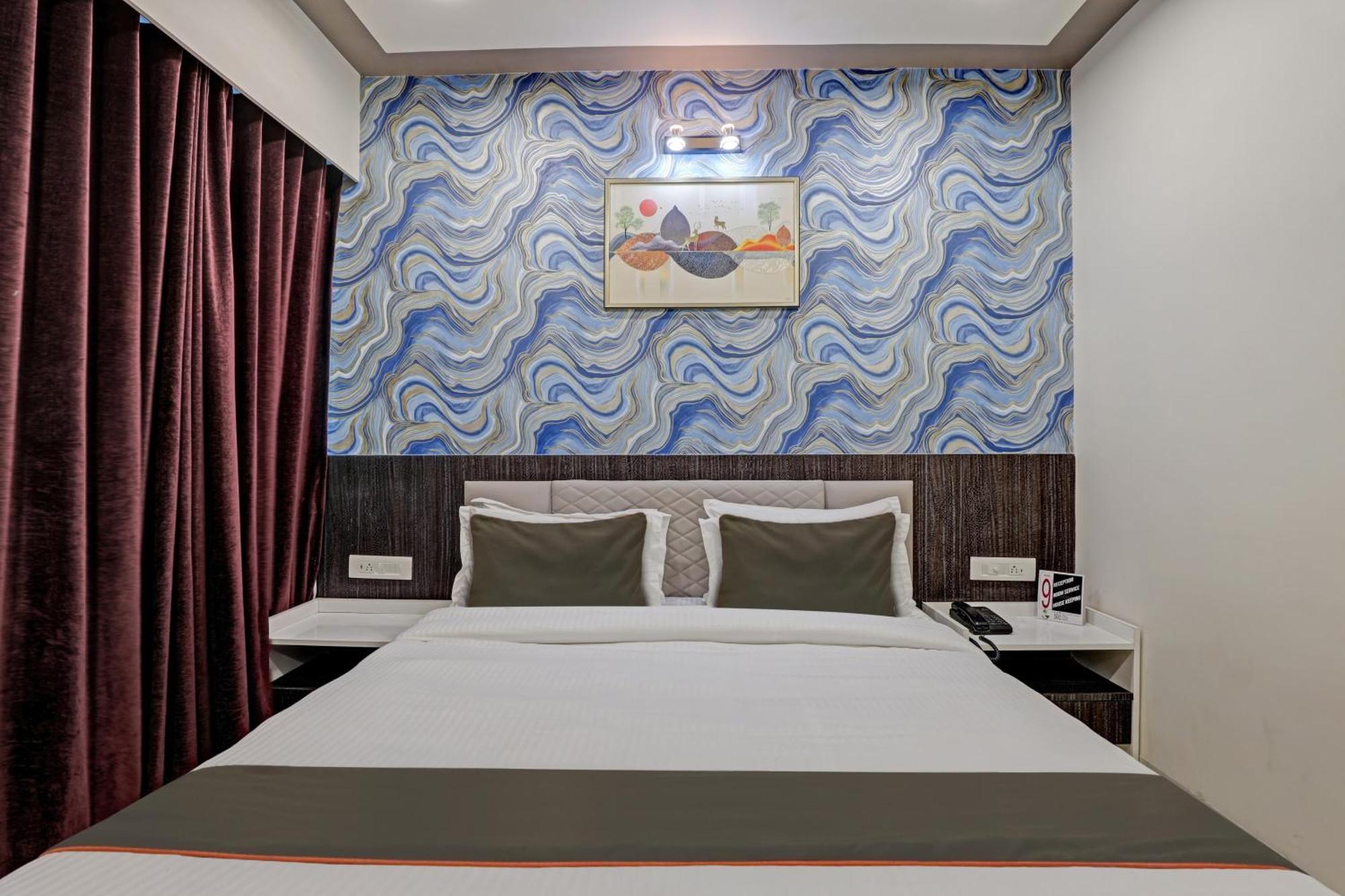 Collection O Alpha One Hotel Ahmedabad Exterior photo